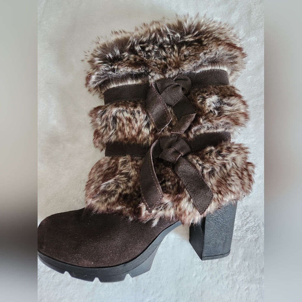 Bearpaw, Size: US 8, Brown